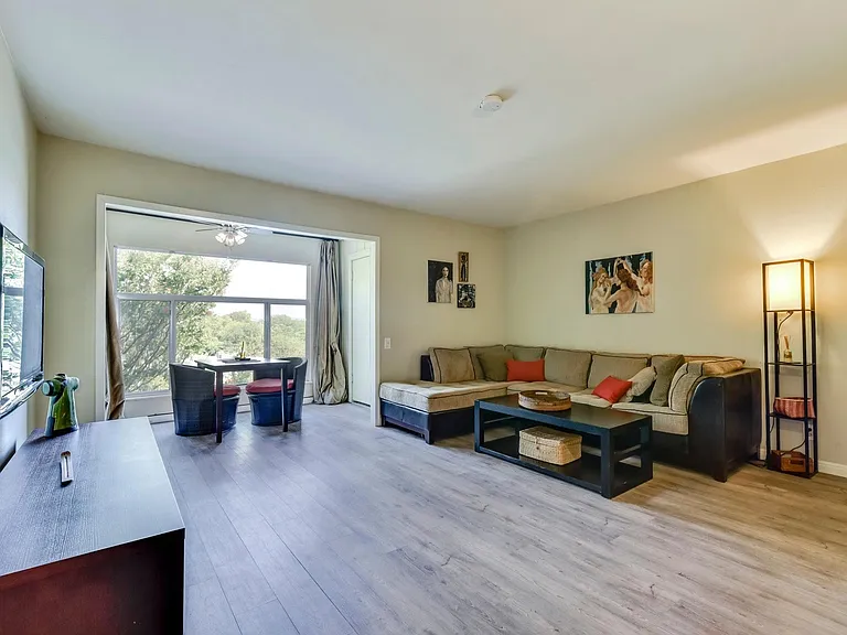 620 S 1st St #313 — Photo 5