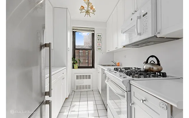Sold by Douglas Elliman | media 21