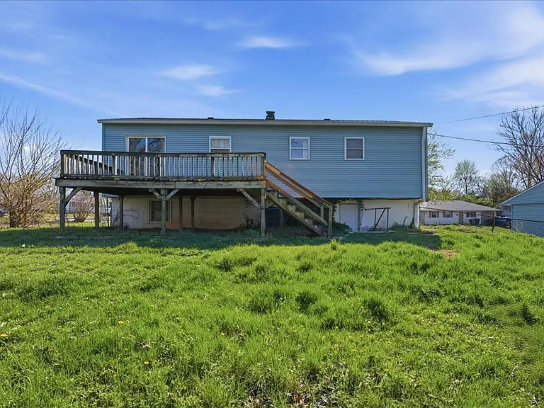 3226 Voigt Dr — Photo 16