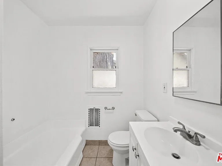 14913 Hartland St #6 — Photo 17