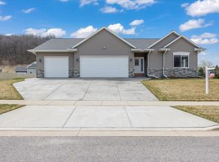 210 Osprey Ln, Black Earth, WI 53515