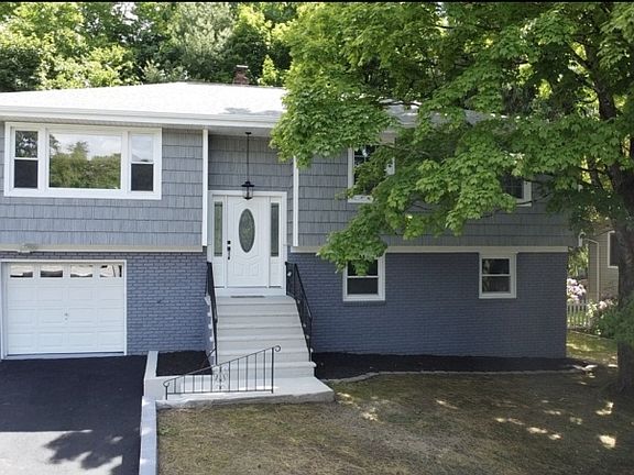 2nd image of 504 Edith Rd