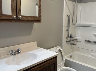 6 S Sheakley Ave APT 8, New Hampton, IA 50659
