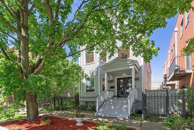 1st image of 3752 N Wolcott Ave #1