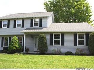 5860 Fieldstone Dr, Cazenovia, NY 13035