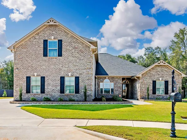 26061 Woodfield Dr, Athens, AL 35613