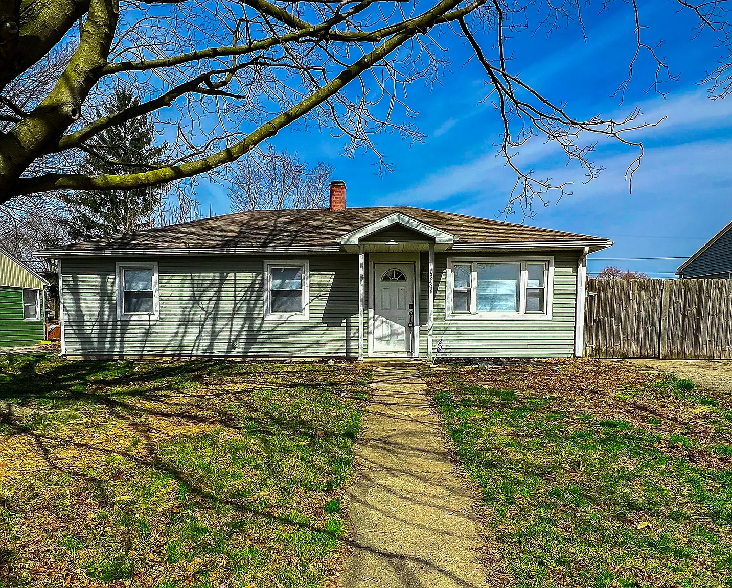 3568 W Perry St photo 1