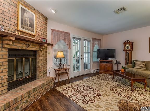 3rd image of 182 Revere Dr