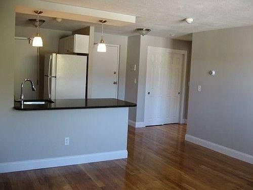 5th image of 559 Willard St #12