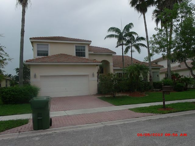 1st image of 440 Montclaire Dr