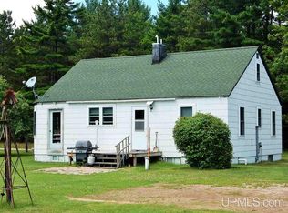 9509 W Beachwood Rd, Manistique, MI 49854