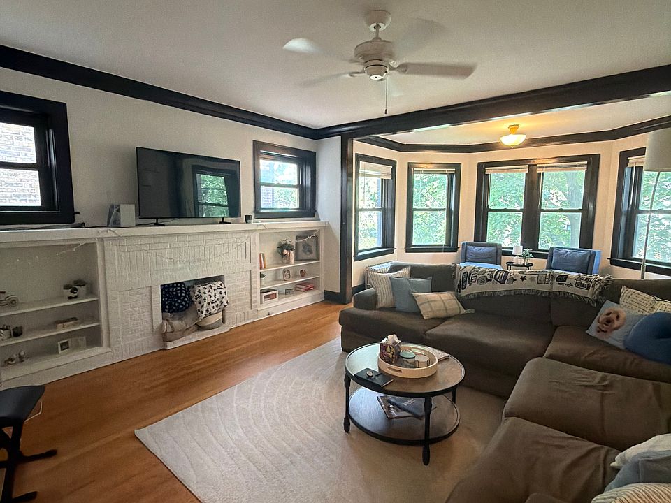 1st image of 3526 N Bosworth Ave APT 2