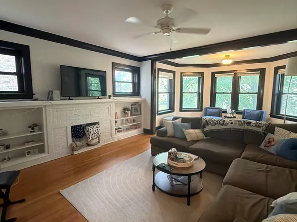 3526 N Bosworth Ave APT 2, Chicago, IL 60657
