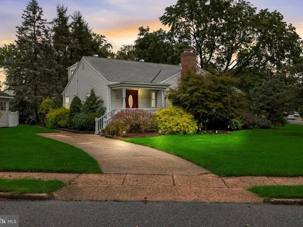 2 Winding Way, Mount Holly, NJ 08060