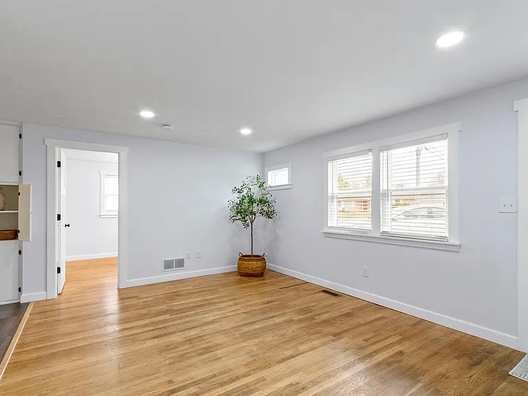 10624 N Park Ave — Photo 4