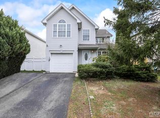 37 Tanbark Dr, Parlin, NJ