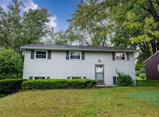 7 Green Isle Rd, Henrietta, NY 14467
