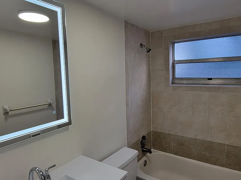3204 NE 7th Pl #2 — Photo 6