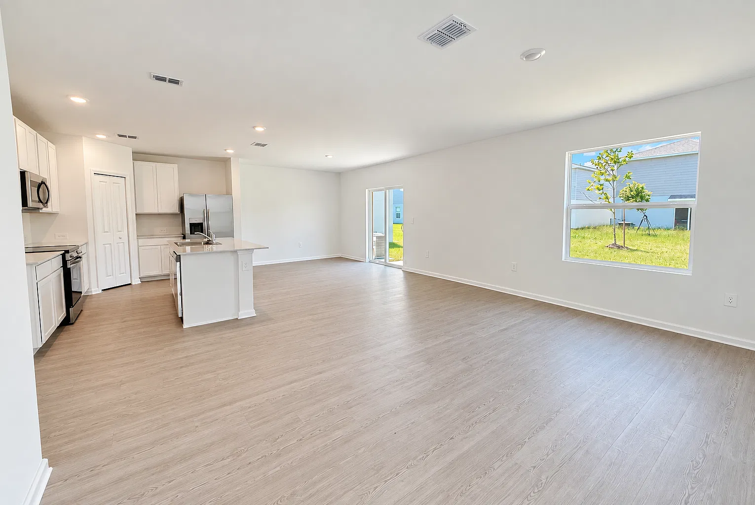 4 bed, 2.5 bath, 1874 sqft, $2,500 — Photo 4