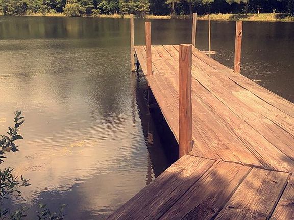 Dock to pond 