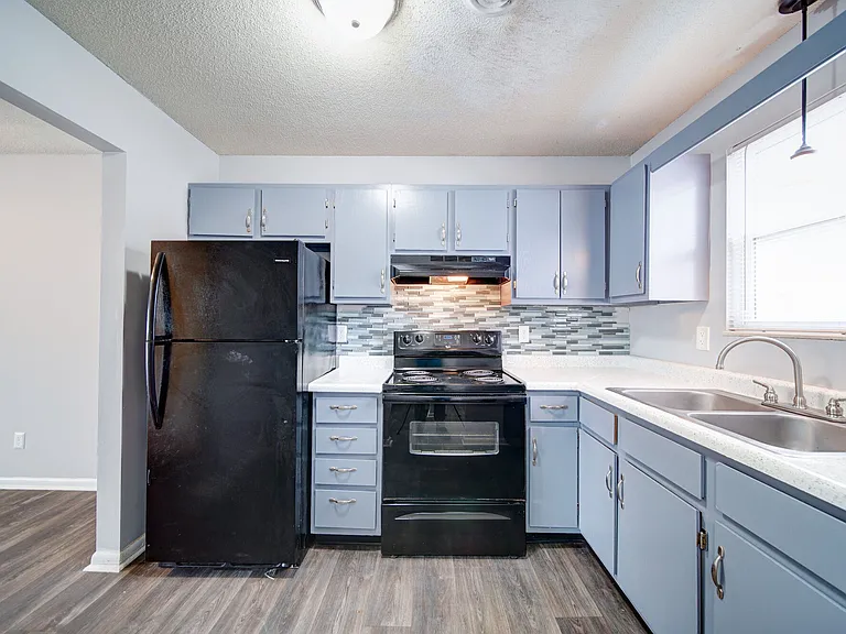 River Hill Townhomes — Photo 2