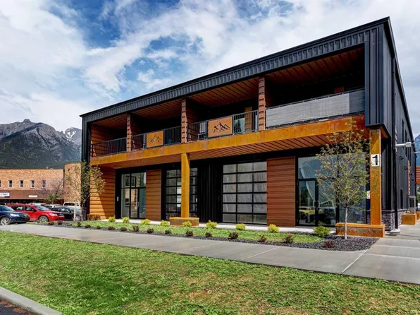1 W Industrial Pl #205B, Canmore, AB T1W 1Y1