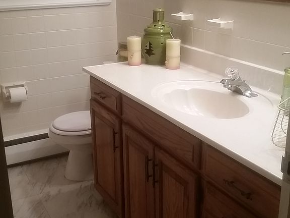 Bathroom (downstairs)