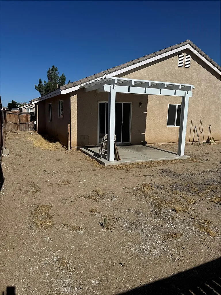 3 bed, 1252 sqft, $2,500 — Photo 3