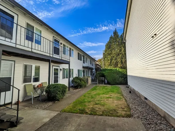 Stonecrest Corner, 4102-4128 SE Cesar E Chavez Blvd #4114, Portland, OR 97202