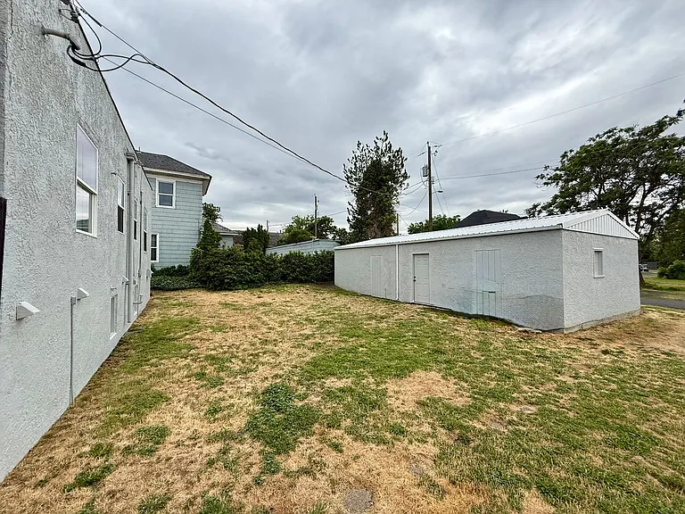 208 5th St — Photo 16