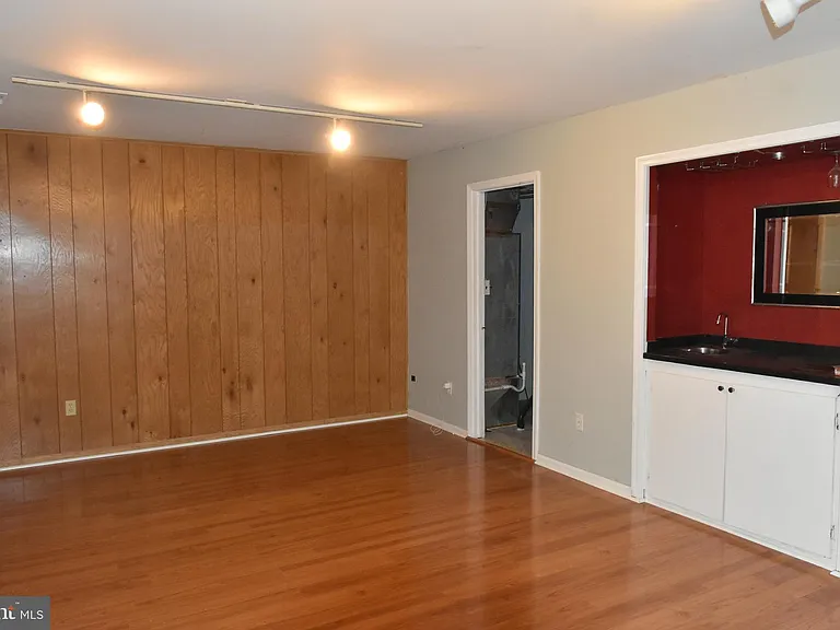 4557 King Edward Ct — Photo 23