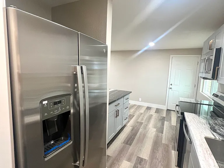 5685 Dolores Dr — Photo 6