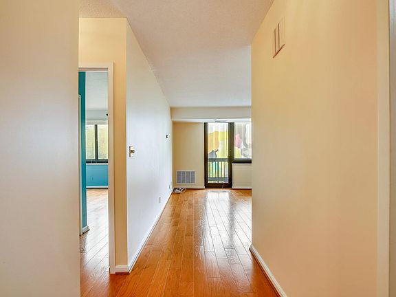 5th image of 1805 Crystal Dr Floor 5