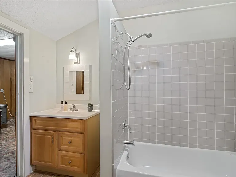 2097 Linden Ave — Photo 9
