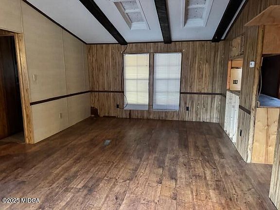 3rd image of 988 Horseshoe Cir