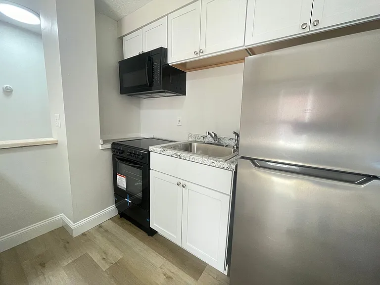 251 Pine St #304 — Photo 9