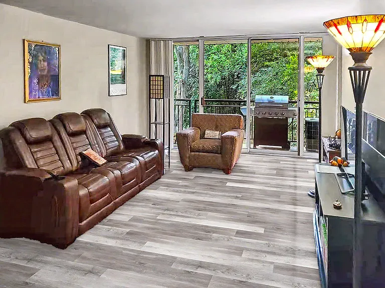 1833 Four Lakes Ave #2M — Photo 2