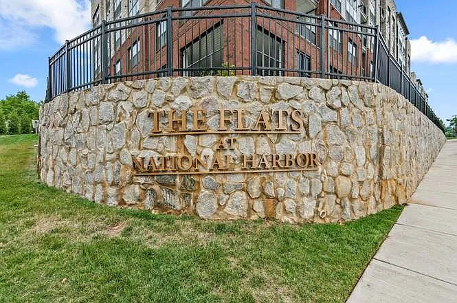 102 Saint Ives Pl