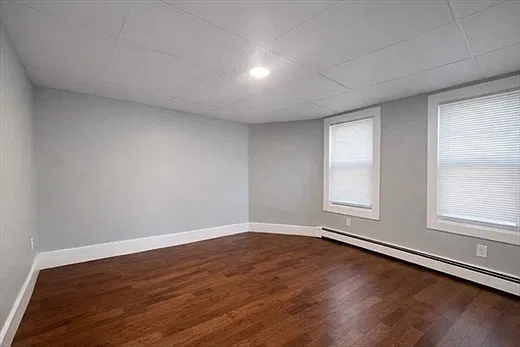 3 bed, 957 sqft, $2,800 — Photo 1