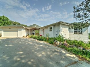 16575 Dixon Dr, Honey Creek, IA 51542