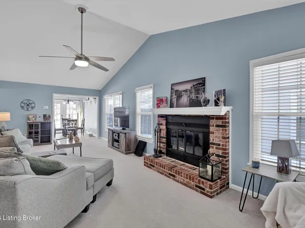 8018 Cloudcroft Ln, Louisville, KY 40220