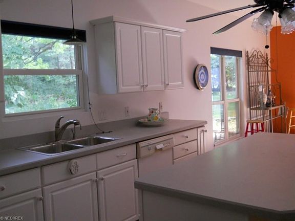 3rd image of 880 Worton Park Dr