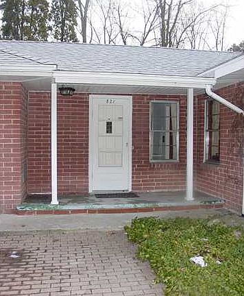 3rd image of 821 E Woodingham Dr