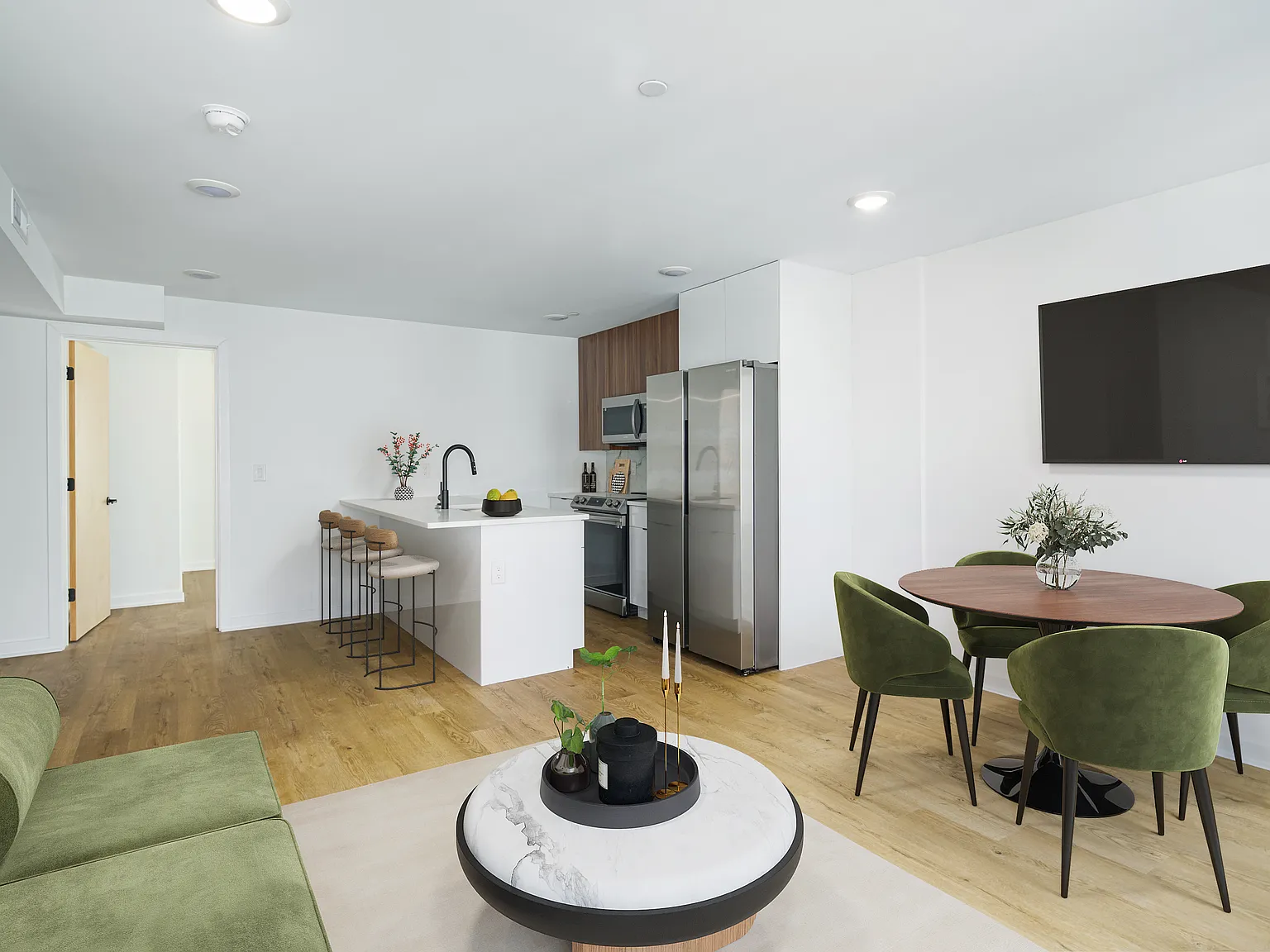 2 bed, 1.5 bath, 819 sqft, $1,950 — Photo 1
