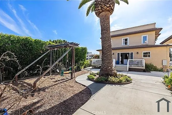 5 bed, 3502 sqft, $6,795 — Photo 3