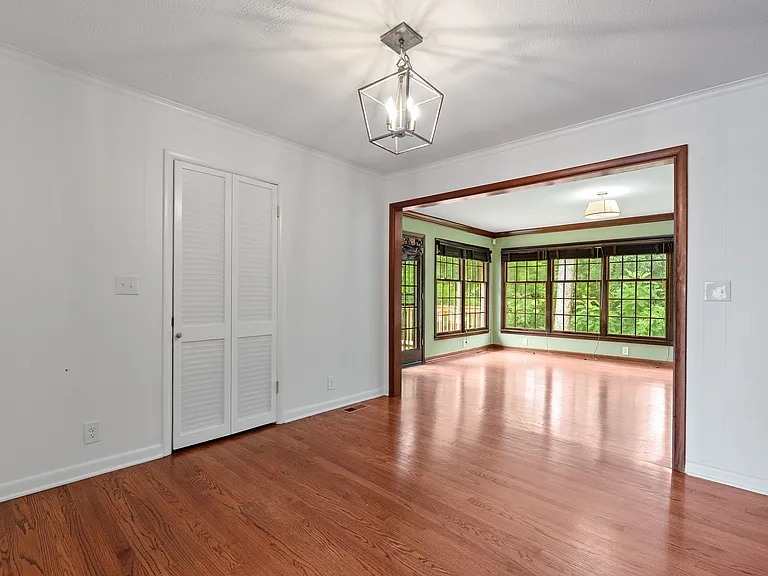 8045 Sabre Dr — Photo 18