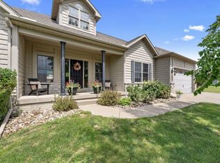 2617 Country Rdg, Muscatine, IA 52761