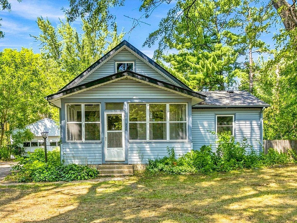 1st image of 328 3rd St SE