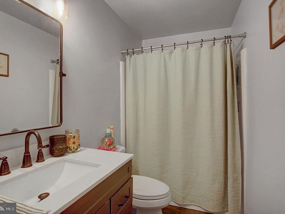25th image of 845 Oak Ridge Dr