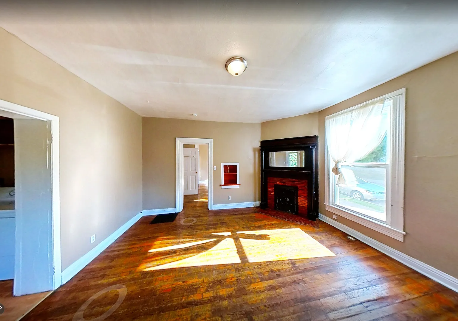 327 E 2nd St — Photo 3